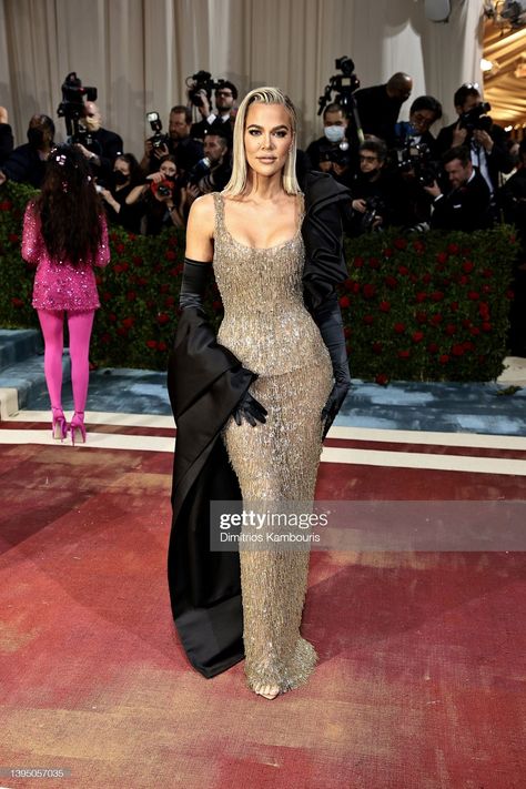 Khloe Kardashian Met Gala Khloe Kardashian Met Gala, Kardashian Met Gala, Khlo Money, Kloe Kardashian, Khloé Kardashian, Glitter Dress, Khloe Kardashian, Prom Dresses, Prom