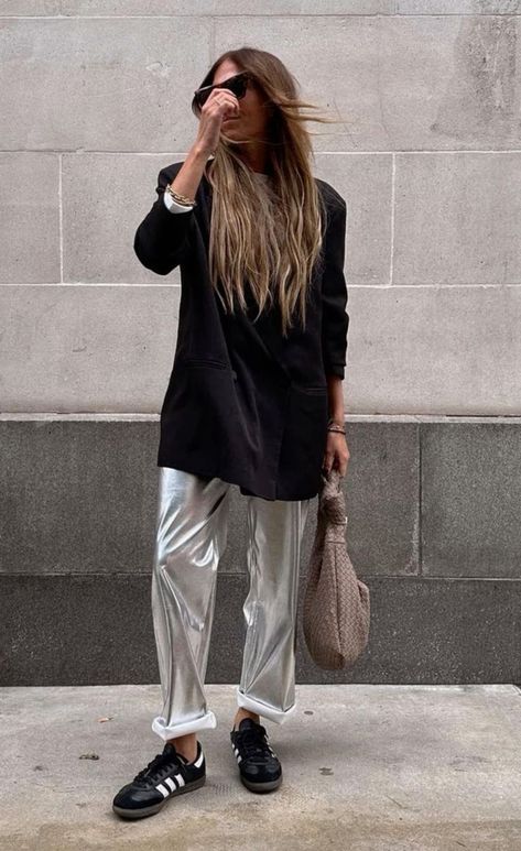 Silver Trousers Outfits, Street Style 2024 Summer, Summer Street Style 2024, Silver Pants Outfit, Silver Trousers, Looks Adidas, Silver Pants, Look Adidas, Minimalistic Style