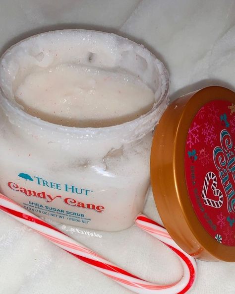 Tree Hut Peppermint, Tree Hut Candy Cane Scrub, Candy Cane Aesthetic, Cane Aesthetic, Tree Hut Scrub, Hygiene Routine, Peppermint Mocha, Tree Hut, Sugar Scrub