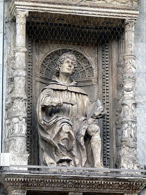 Statue of Pliny the Elder on the facade of Cathedral of S. Maria Maggiore in Como Jesus History, Ancient History Archaeology, Pliny The Elder, Empire Romain, Pompeii, Ancient Rome, Ancient Romans, Roman Empire, Ancient History