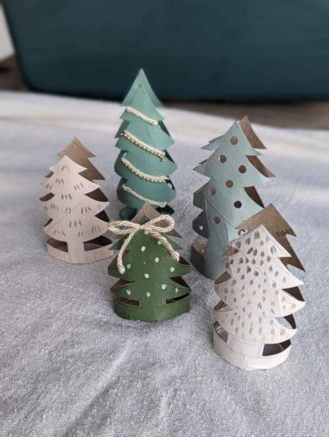 Toilet Paper Roll Christmas, Paper Roll Christmas, Paper Christmas Trees, Home Made Christmas, Diy Toilet Paper, Jul Diy, Toilet Paper Crafts, Holiday Crafts Diy, Diy Toilet