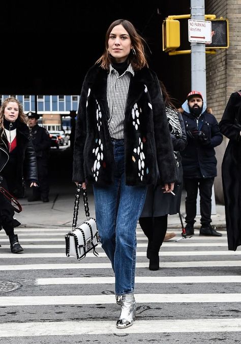 Style Notes: Turtleneck Jumper Alexa Chung Style Winter, Alexa Chung Street Style, Botas Outfit, Accidental Icon, Alexa Chung Style, Street Style Fall Winter, Silver Boots, Easy Morning, Nyfw Street Style