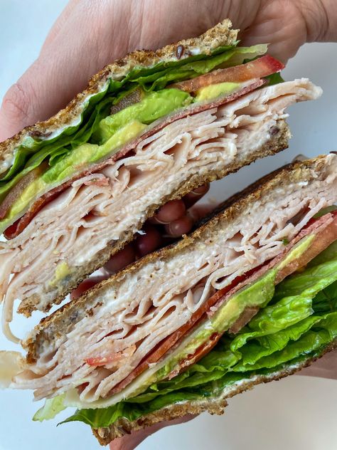 Quick Club Sandwich Low Calorie Sandwich, Protein Sandwich, Quick Sandwiches, Preworkout Snack, Protein Packed Meals, High Protein Meal Prep, My Protein, Macro Friendly Recipes, High Protein Low Calorie