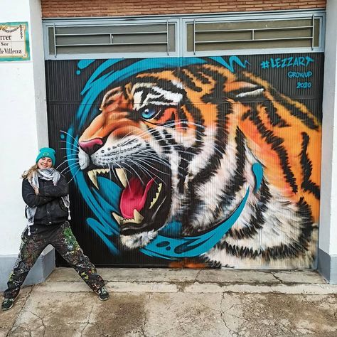 Tiger Mural, Eminem Drawing, Simple Wall Paintings, Wall Street Art, Tiger Eyes, Mural Ideas, Drawing Cartoon Characters, Murals Street Art, 3d Painting