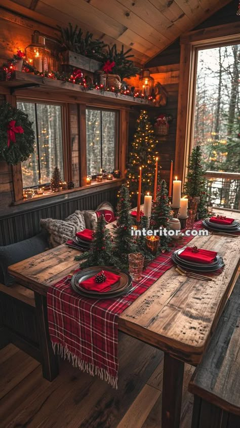 Tiny Home Christmas Decorating Ideas That Add Holiday Cheer Cabin Christmas Decor, Log Cabin Christmas, Diy Felt Christmas Tree, Holiday Scented Candles, Slim Christmas Tree, Cozy Christmas Decor, Casa Country, Cabin Christmas, Christmas Decorations Rustic