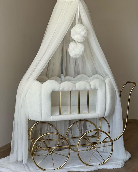 Kids Chair Design, Newborn Baby Accessories, Luxury Baby Crib, Unisex Baby Room, Luxury Baby Room, Baby Accesories, Luxe Furniture, Baby Room Neutral, Baby Event