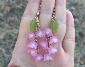 Lucite Flower Earrings, Pink Crystal Earrings, Lucite Jewelry, Beaded Earrings Diy, Spring Earrings, Funky Jewelry, Floral Bridal, Swarovski Earrings, Pink Earrings