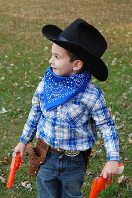 Easy Cowboy Halloween Costume Cowboy Outfits For Boys, Cowboy Costume Kids, Boys Cowboy Costume, Diy Cowboy Costume, Cowboy Halloween Costume, Cowboy Halloween, Spirit Week Outfits, Cowboy Costume, Diy Costumes Kids