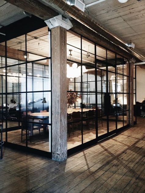 Industrial Lamp Design, Industrial Office Space, Industri Modern, Glass Door Design, Warehouse Office, Industrial Office Design, Casa Loft, Loft Office, Dream Office