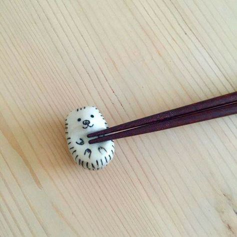 Tiny Hedgehog, Chopstick Holder, Clay Diy Projects, Polymer Clay Diy, Chopstick Rest, Pottery Crafts, Ceramics Pottery Art, Clay Art Projects, Ceramics Ideas Pottery