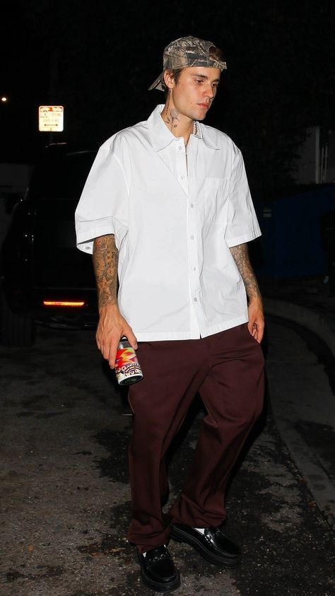 Justin Bieber Summer Outfits, Mens Streetwear Outfits, Outfit Male, Justin Bieber Outfits, Celebrity Inspired Outfits, Skater Outfits, Dope Fits, I Love Justin Bieber, Crazy Outfits