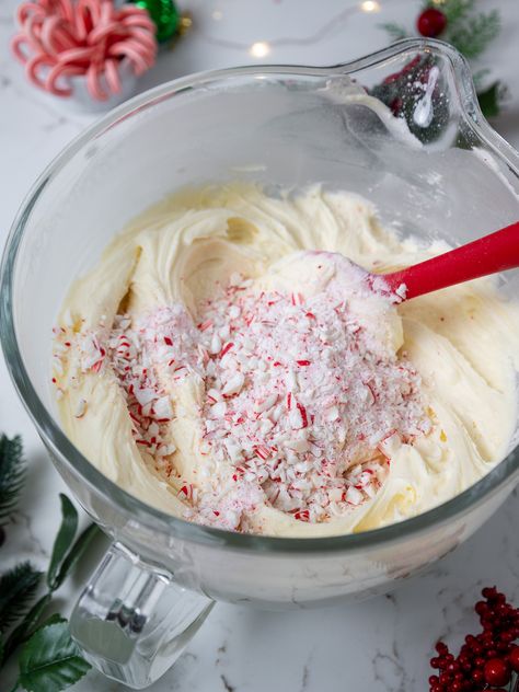 Peppermint Buttercream Frosting Peppermint Buttercream Frosting, Peppermint Icing, Vanilla Layer Cake Recipe, Candy Cane Cake, Peppermint Frosting, Peppermint Buttercream, Cake My Day, Bourbon Chocolate, Buttercream Frosting Cake