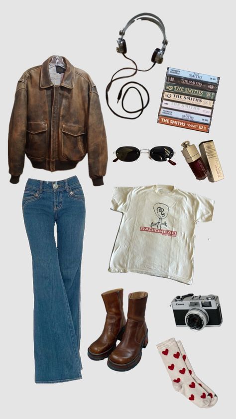 #downtowngirl #downtowngirlasthetic #outfitinspo #fashion #clothes #city #aesthetic Dream Clothes Fall, Down Town Aesthetic, Gilmore Girls Fashion, Town Aesthetic, Clothes Fall, Down Town, Downtown Outfits, 2000s Outfits, Cozy Winter Outfits