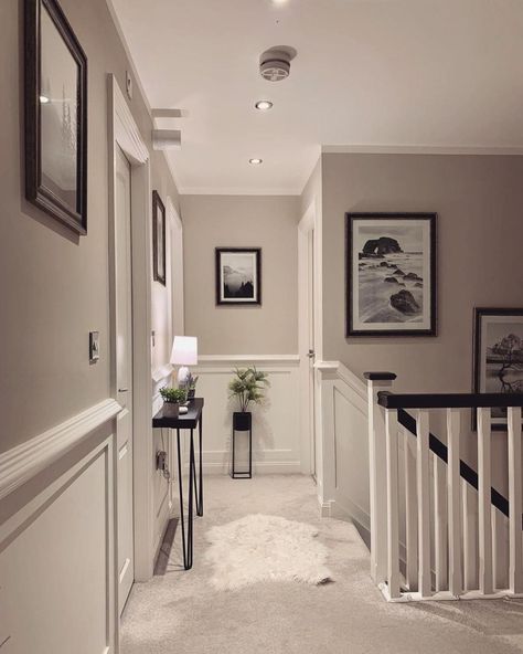 Hallway Panelling Ideas, House Renovation Design, Hall Stairs And Landing, Hallway Landing, Stairs Landing, House Staircase, Hallway Inspiration, Narrow Hallway Decorating, Hallway Stairs