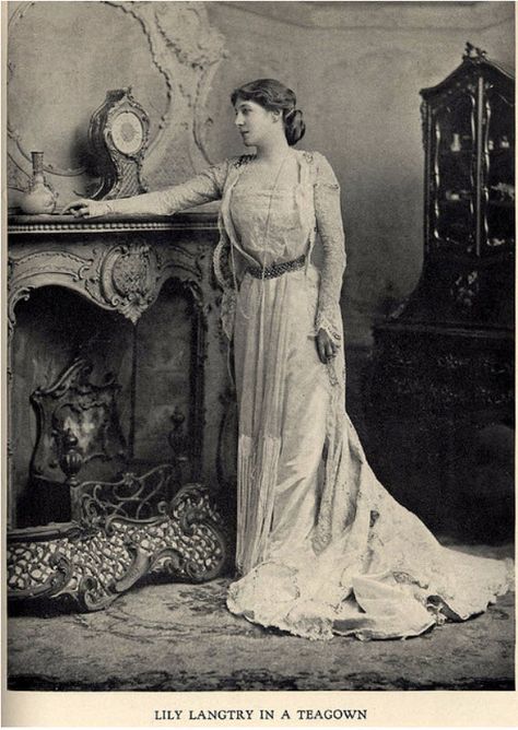 Lily Langtree 1890s Lillie Langtry, House Of Worth, Tea Gown, Portrait Vintage, Vintage Portraits, Edwardian Era, Edwardian Fashion, Vintage Pictures, Vintage Photographs