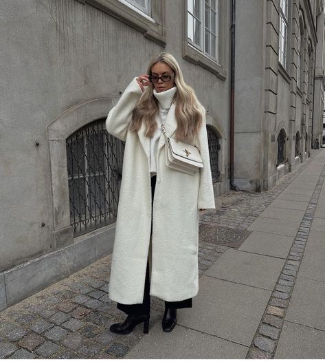 White Wool Coat Outfit, Sherpa Coat Outfit, Wool Coat Outfits, Long Sherpa Coat, Wool Coat Outfit, Long White Coat, White Peacoat, White Wool Coat, Sherpa Coat