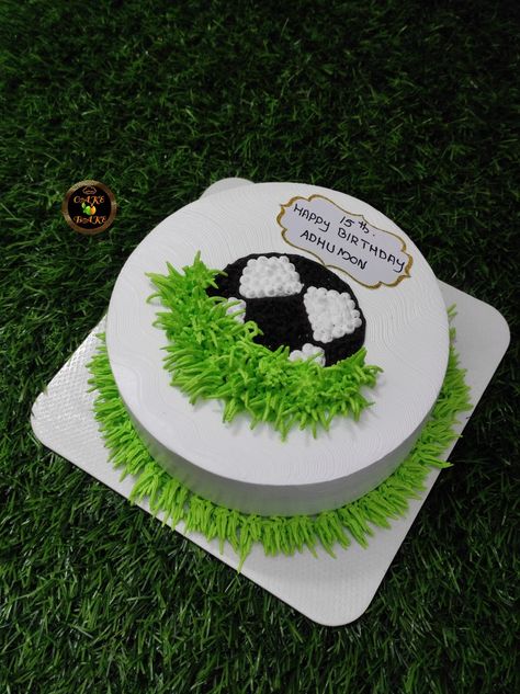 Football Cakes For Boys, Football Theme Cake, Football Cake Design, Bon Voyage Cake, Football Themed Cakes, Pirate Ship Cakes, Cookie Cake Designs, Cake Designs For Kids, Giraffe Cakes