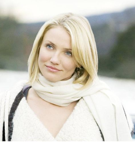 Holiday Cameron Diaz, Cameron Diaz Short Hair, Cameron Diaz Movies, Cameron Diaz Hair, Cameron Diaz Style, Princess Fiona, Actrices Hollywood, Cameron Diaz, Haircut And Color