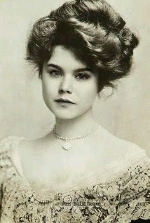 1900s Hairstyles, Billy Burke, Billie Burke, Edwardian Hairstyles, Gibson Girl, Edwardian Fashion, Vintage Portraits, Old Hollywood Glamour, Moda Vintage