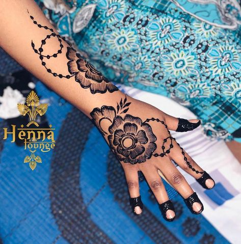 Sudanese Henna Designs Hands, Nigerian Henna Designs, Henna Designs Sudanese, Henna Sudan, Sudanese Henna Designs, Sudani Henna, Somali Henna, African Femininity, Henna Patterns Hand