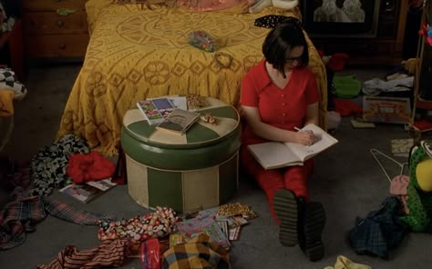 Ghost World movie Ghost World Movie, Thora Birch, Ghost World, Teen Movies, Movie Fashion, Film Aesthetic, Film Stills, Movie Characters, Music Tv