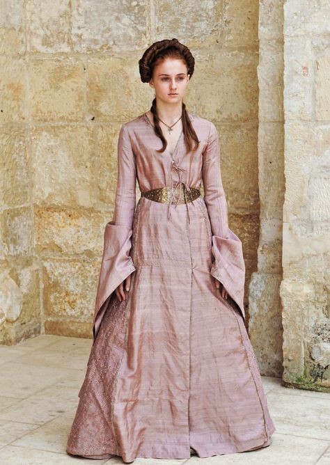 sophie turner glamour - Buscar con Google Sansa Stark Dress, Sansa Stark Costume, Game Of Thrones Dresses, Game Of Thrones Dress, Game Of Thrones Sansa, Got Costumes, Game Of Thrones Cosplay, Game Of Thrones Costumes, Cersei Lannister