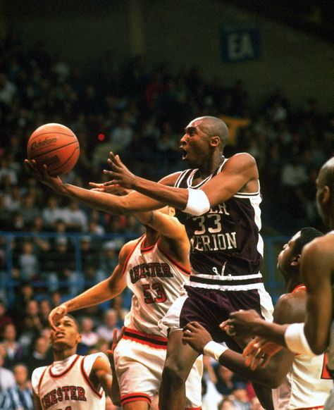 There was a moment when a teenage Kobe Bryant existed on the brink between hometown hero and NBA superstar. This is that moment, as told by his 1996 team. Kobe High School, Kobe Bryant High School, Kobe Bryant Art, Spalding Basketball, Mamba Forever, Nba Photos, Kobe & Gigi, Kobe Bryant Family, Kobe 8