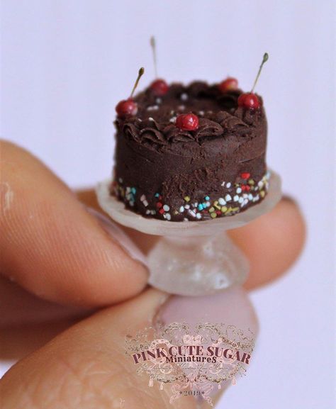 Mini Clay Cake, Miniature Cake Ideas, Cherry Chocolate Cake, Mini Bakery, Mini Verse, Polymer Clay Cupcake, Miniature Cakes, Fake Cakes, Chocolate Cherry Cake