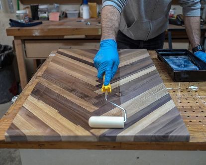 how to make a herringbone coffee table out of scrap wood Herringbone Coffee Table, Herringbone Table, Pallet Tables, Wood Coffee Tables, Coffee Table Plans, Coffee Table Ideas, Floor Cabinet, Office Remodel, Small Room Decor