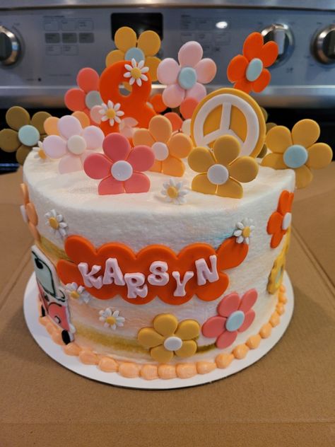 Fourever Groovy Birthday Party Cake, Five Is A Vibe Cake Ideas, Pink Orange Cake Birthday, 70s Cake Design, Groovy 1st Birthday Cake, January Birthday Cake Ideas, Groovy Flower Cake, Two Groovy Birthday Party Cake, Groovy Birthday Cakes