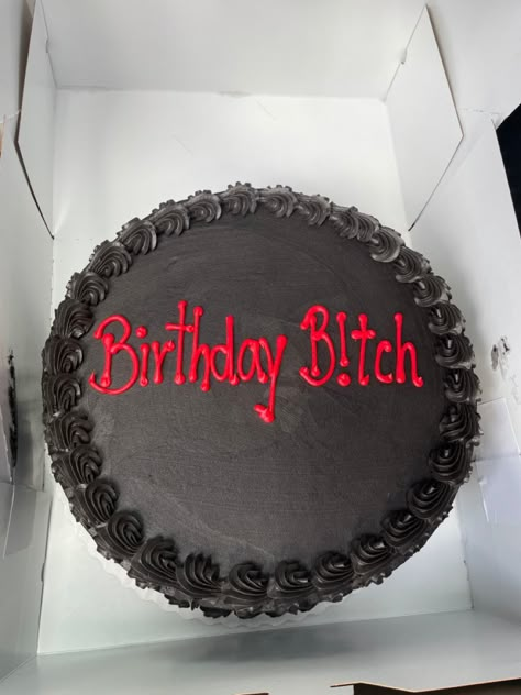 Red Velvet Cake With Black Frosting, Grunge Cake Ideas, Bday Cake 20 Years, Red And Black Aesthetic Birthday, 15th Birthday Cakes Aesthetic, Red And Black 18th Birthday Party, Birthday Cake Grunge, 18th Birthday Party Ideas Red, Red And Black Birthday Outfit