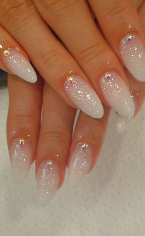 8 wedding nails Nail Art Mariage, Wedding Nail Art Design, Unghie Sfumate, White Glitter Nails, Wedding Nails Design, Super Nails, Nail Art Wedding, Bride Nails, Trendy Nail Art