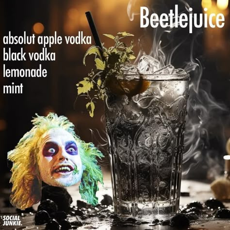 Bartender Drinks Recipes, Apple Vodka, Spicy Drinks, Halloween Drinks Alcohol, Bartender Drinks, Alcholic Drinks, Cocktail Drinks Alcoholic, Christmas Horror, Cocktail Ideas