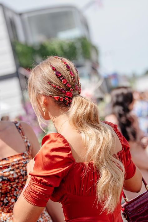 Melbourne Cup Hairstyles, Races Hair Styles, Horse Race Hairstyles, Elegant Pink Hair Accessories For Races, Race Day Outfits Australia, Pink Summer Headpieces For Races, Spring Races Pink Headpiece, Races Hair, Melbourne Cup Fashion 2022