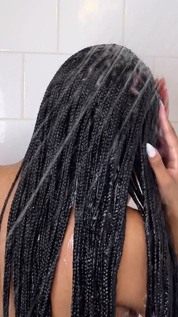 Leondra / Loddy on Instagram: "If your scalp needs TLC while in braids, just wash them. Treat it like a typical wash for the most part. Focus on your scalp and the length of your hair when using products. Rinse thoroughly. After you towel dry, use leave-in conditioner, setting foam, tie it down, then blow dry while it’s tied down to reset. Finish by oiling your scalp. #hairwash #hairday #haircare #knotlessbraids #healthyhair #hairroutine #braids #braidstyles #haircaretips #protectivestyles Washing Braids, Hair Routines, Leave In Conditioner, Washing Hair, Hair Care Tips, Blow Dry, Protective Styles, Leave In, Braid Styles