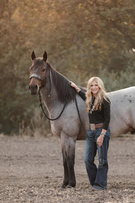 Paso Robles Equine Photographer | San Luis Obispo Equine Photographer | Santa Ynez Equine Photographer | Elizabeth Hay Photography | quarter horse | California Equine Photographer | California Equine Photography | horse photography | equine photography | horse photographer | equine photographer | bay horse | horse photo shoot | equine photo shoot | equestrian | equestrian lifestyle | Bay Horse Conformation Photo | blue roan horse Senior Horse Photography, Horse Photo Shoot, Cowgirl Senior Pictures, Blue Roan Horse, Roan Horse, Horse Photoshoot Ideas, Elizabeth Hay, Equine Photography Poses, Western Photo Shoots