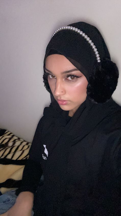 Hijabi Earmuffs, Earmuffs Hijab, Hat Aesthetic, Photos For Profile Picture, Winter Makeup, Fashion Aesthetics, Earmuffs, Winter Fits, Muslim Fashion