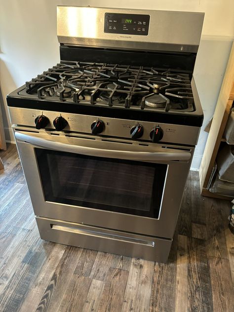 Frigidaire Stainless Steel Gas Stove for Sale in Richfield, OH - OfferUp Broken Iphone Screen, Galaxy Notes, Stainless Steel Gas Stove, Fireplace & Wood Stove Accessories, Broken Iphone, Stoves For Sale, House Wall Design, Burner Stove, Gas Cooker