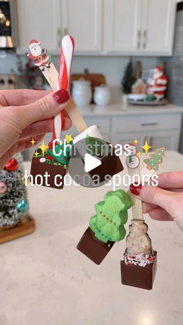 Elaina Zinke | These Christmas hot cocoa spoons are so easy, festive, and absolutely creamy delicious! They also make the best gift!🎄🎄**Comment SPOON to... | Instagram Hot Chocolate Stir Spoons, Chocolate Bombshell Christmas, Hot Chocolate Spoons Recipe, Christmas Chocolate Spoons, How To Make Hot Chocolate Spoons, Chocolate Spoons How To Make, Hot Cocoa Spoons Diy, Hot Chocolate Spoons Diy, Hot Chocolate Toppings Bar