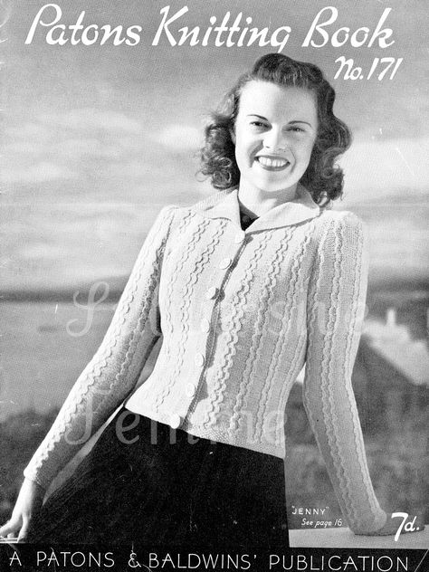 1940s Woman, Vintage Vogue Patterns, Vintage Knitting Patterns, Knitting Books, Retro Women, 1940s Fashion, Sweater Knitting Patterns, Dk Yarn, Knitting Women