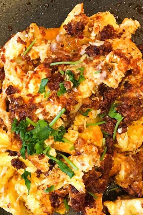 This chorizo and egg recipe is a quick, easy, flavorful scramble with spicy sausage that's perfect when you're looking for a no-cheese breakfast dish. #breakfastrecipes#brunchrecipes#breakfastideas#brunchideas Egg Chorizo Breakfast, Chorizo Scrambled Eggs, Eggs And Chorizo Breakfast, Chorizo Egg Bake Breakfast Casserole, Easy Scrambled Eggs, Chorizo Hash Recipe, Chorizo Breakfast, Chorizo And Eggs, Breakfast Hashbrowns