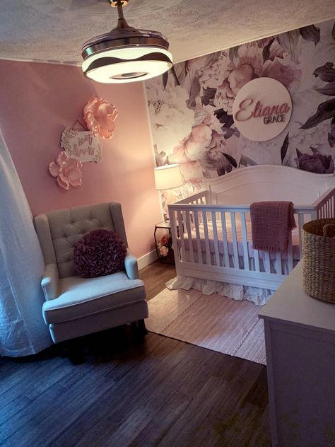 Poster Room Decor Ideas, Black Nursery Furniture, Luxury Baby Nursery, Room Decor Ideas Diy, Girly Nursery, Kids Bedroom Ideas, Poster Room Decor, Toddler Bedroom Girl, Princess Nursery