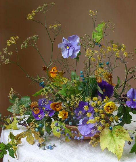 Hart Floral, Sogetsu Ikebana, Creative Flower Arrangements, Flower Installation, Flower Therapy, Arte Floral, Flower Farm, Modern Floral, Floral Centerpieces