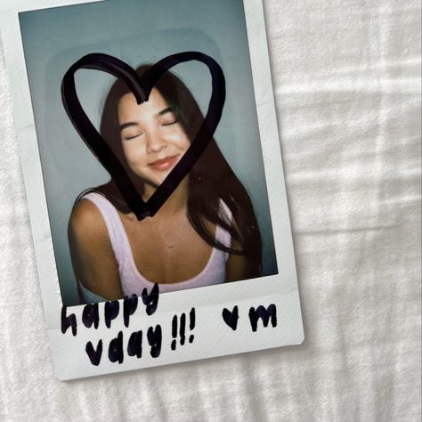 Valentines Polaroid, Artsy Christmas, Girlfriend And Boyfriend Goals, Bf Gifts, Friends Valentines, Polaroid Camera, Boyfriend Goals, Holiday Celebration, True Love