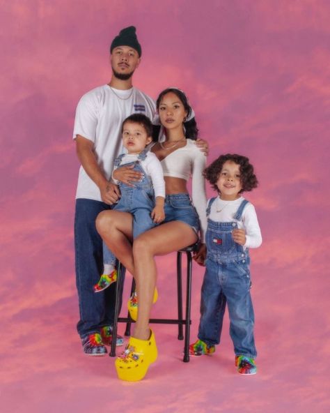 2000 Photoshoot, Mommy Daughter Photography, 90s Couples, 2000s Photoshoot, Y2k Photoshoot, Mommy And Me Photo Shoot, Instagram Mom, Family Photoshoot Outfits, Black Relationship Goals