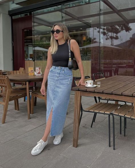 How to Style a Denim Maxi Skirt — 10 Stylish & Trendy Outfit Ideas – May the Ray Maxi Denim Skirt Outfit, Long Jean Skirt Outfits, Midi Skirt Outfits Summer, Denim Skirt Outfit Ideas, Denim Skirt Outfit Summer, Denim Maxi Skirt Outfit, Midi Rock Outfit, Denim Midi Skirt Outfit, Long Denim Skirt Outfit