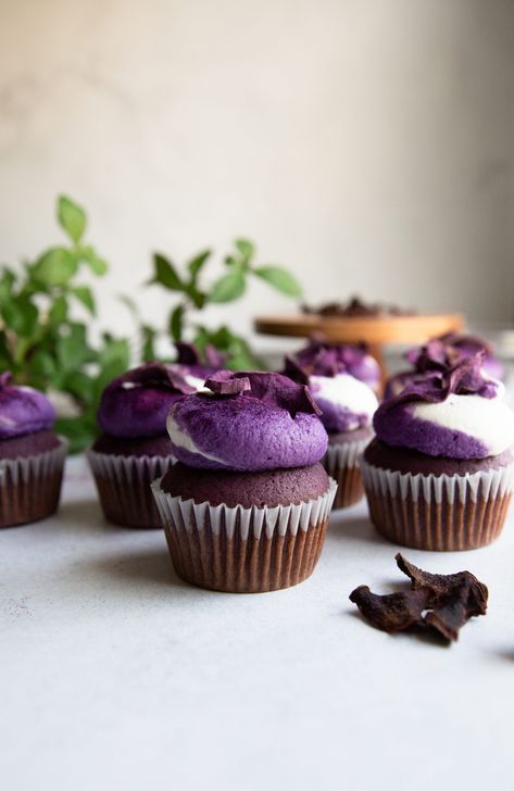 Ube Cupcakes Moist Recipe, Asian Cupcakes, Ube Flan, Ube Cupcake Recipe, Ube Cupcakes, Ube Halaya Recipe, Ube Dessert, Cake Serving Chart, Ube Halaya