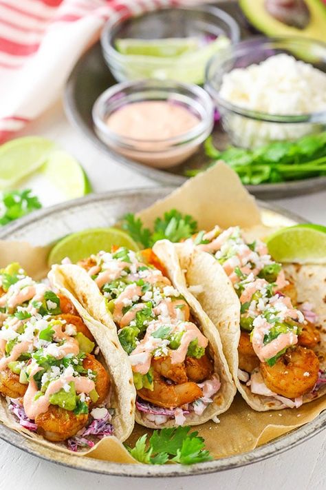 Shrimp Tacos Spicy Mayo, Sriracha Shrimp Tacos, Pescatarian Food, Shrimp Meals, Sriracha Shrimp, Shrimp Tacos Easy, Tuna Wrap, Spicy Shrimp Tacos, Cilantro Lime Slaw