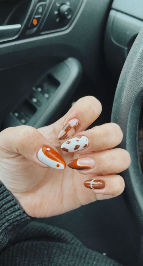 Fall nail design Brown And Orange Nails, Checkered Nails, Fall Nail Design, Style Nails, Brown And Orange, Orange Nails, Fall Nail Designs, Fall Nail, Cow Print