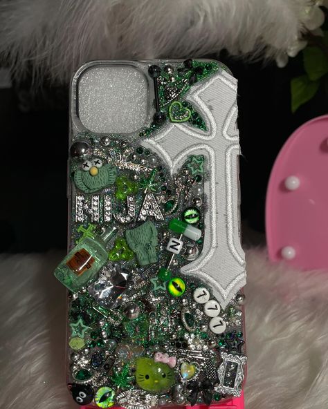 Green Junk Phone Case💚✨ ✰ ✰ Dm to order ✰ #nailfreestyle #nails #nailsandtoes #nailnailsnails #explorepage #explore #nailreel #478nails #478nailtech #georgianailtech #pressons #pressonnails #pressontoes #presson #polygelnails #polygeltoes #gelxnails #acrylicnails #junkphonecases Bling Phone Cases Diy, Junk Nails, Bling Phone Cases, Gel Toes, Polygel Nails, Custom Iphone Cases, Custom Theme, Diy Phone, Diy Phone Case